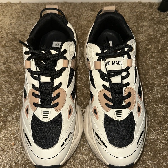 Steve Madden Shoes - Clydie Steve Madden Tan Beige and Black Sneaker
